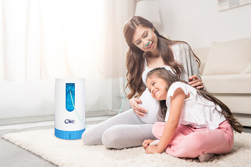 What are the benefits of using an oxygen concentrator for oxygen therapy